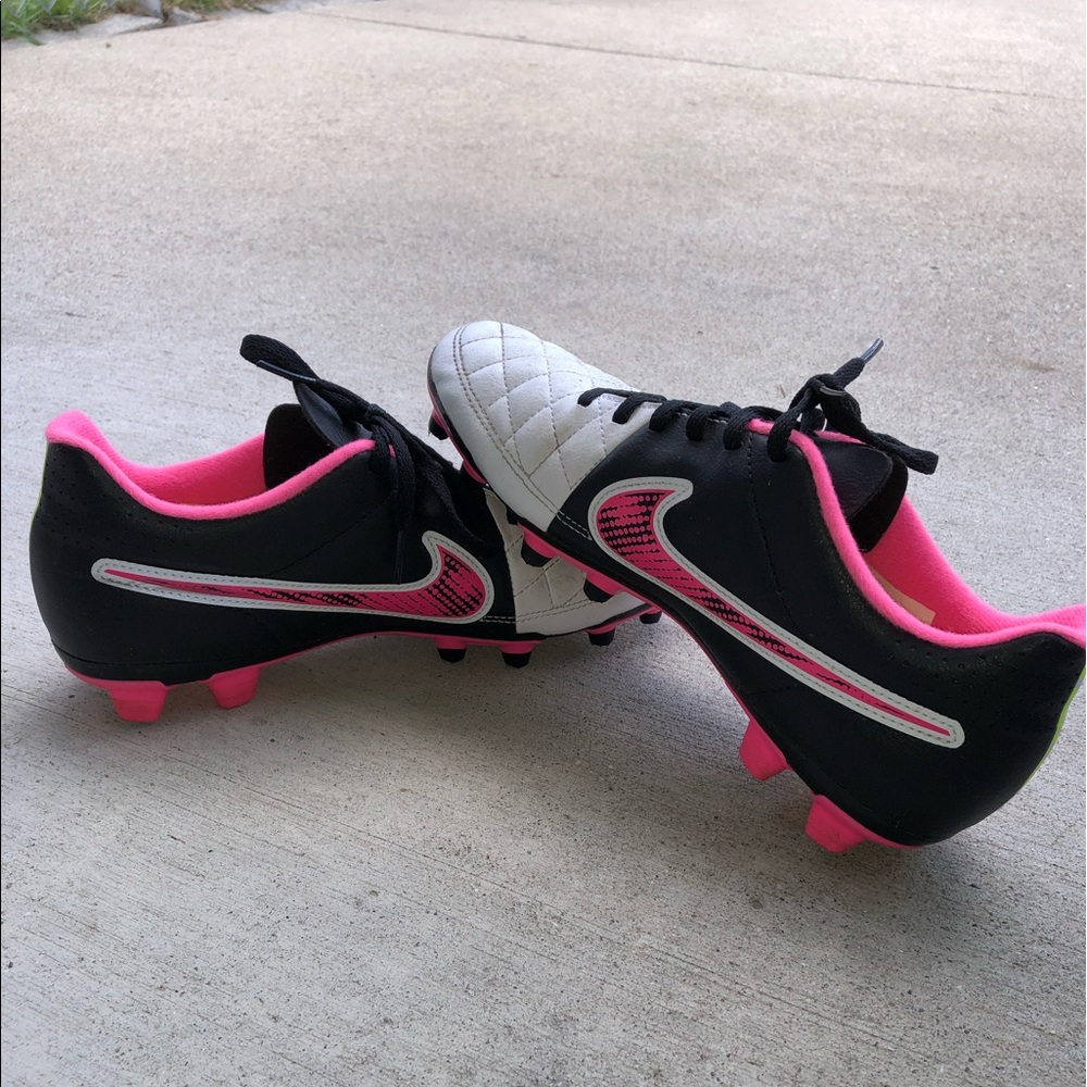 Tiempo women’s cleats